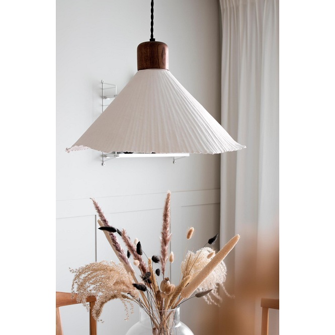 Biała papierowa lampa wisząca Linnea 40cm nad stołem